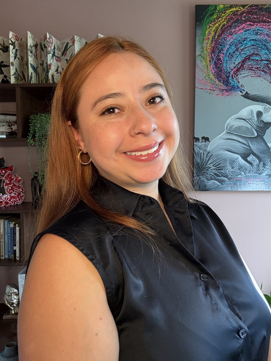 Mónica Grey, MS, LCPC, NCC smiling in her office